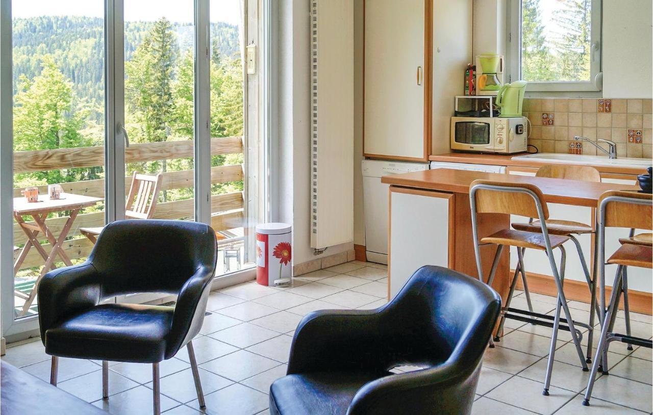 Cozy Apartment In Premanon With Kitchenette Exteriér fotografie