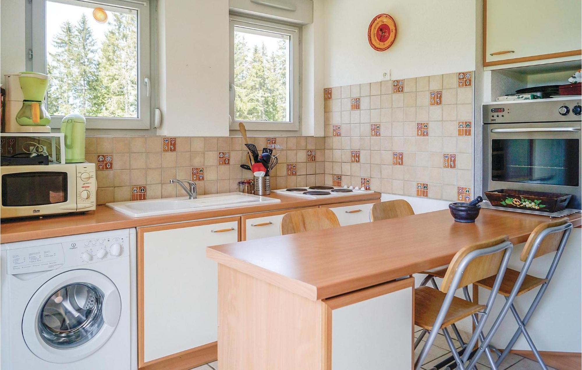 Cozy Apartment In Premanon With Kitchenette Exteriér fotografie
